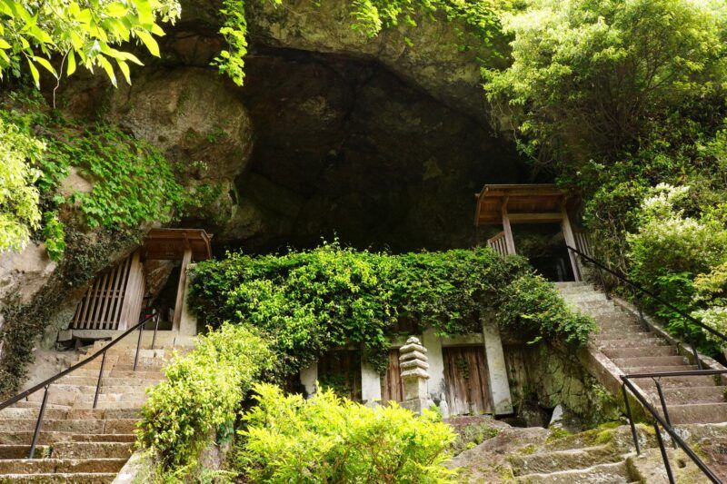 reigando-cave-miyamoto-musashi-Kumamoto-Japan