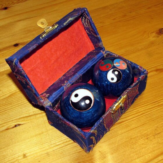 meditate-with-baoding-balls-andreia-philosophy