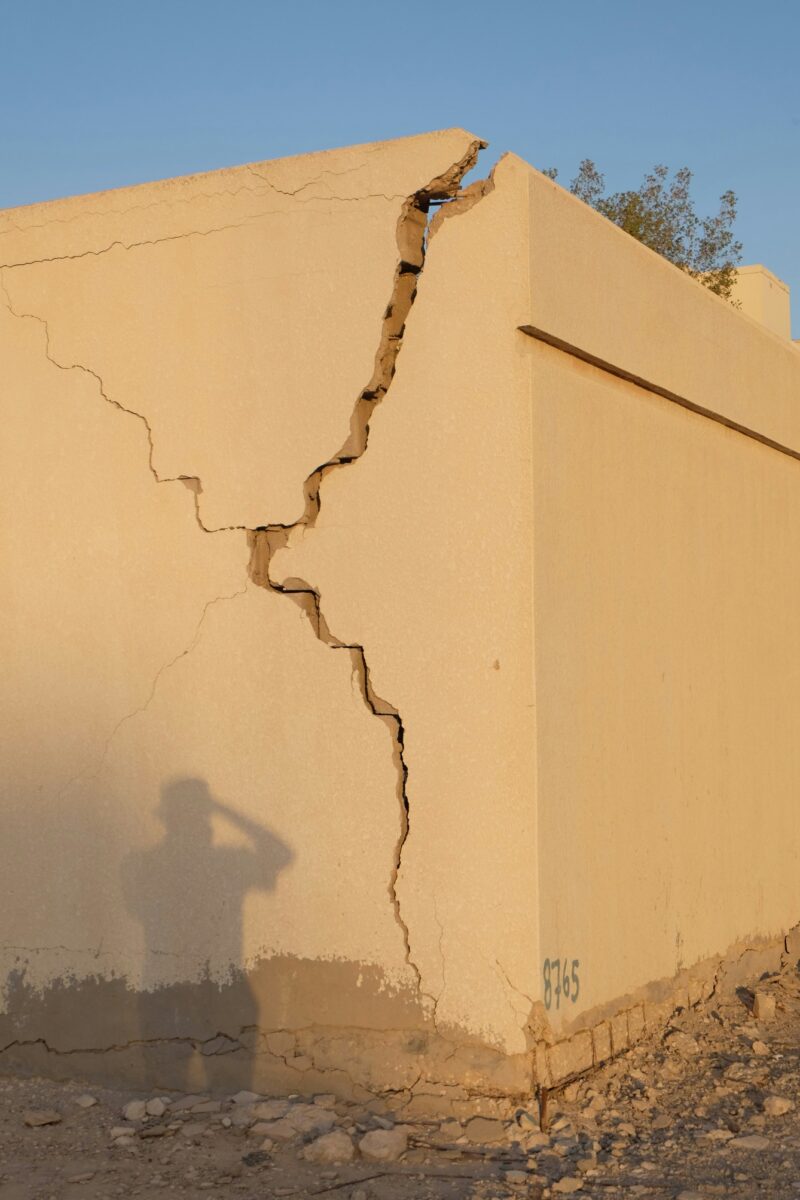 stress-cracks-andreia-philosophy-golden-thread-of-posture